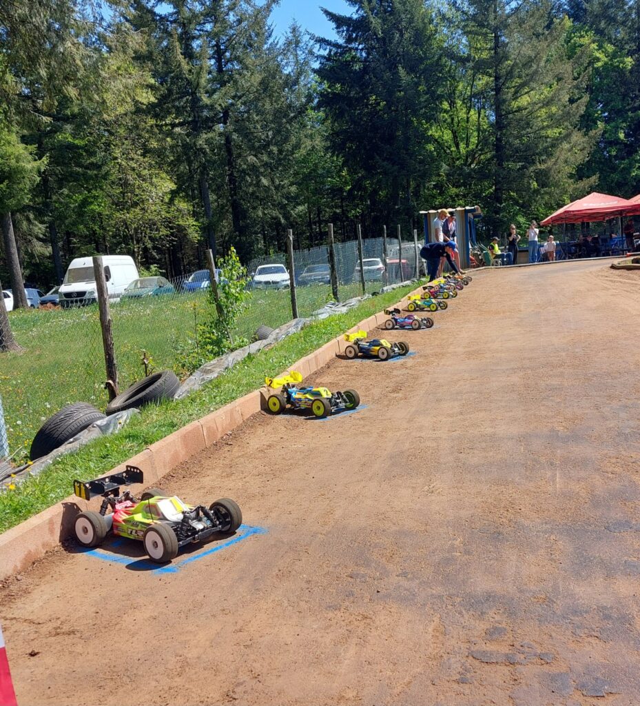 buggy RC piste SMARC - départ manche
