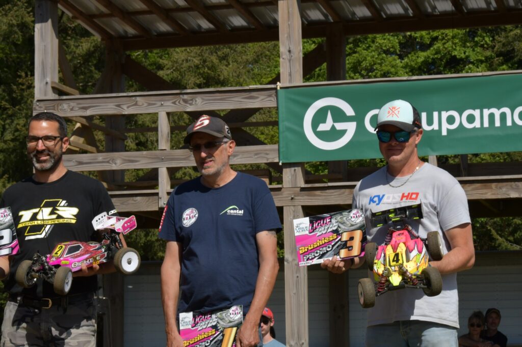 podium course RC Saint-Mamet - brushless promo